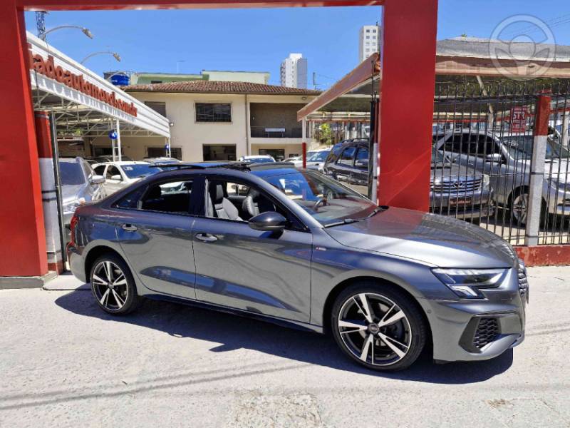 AUDI - A3 2.0 TFSI PERFORMANCE BLACK SEDAN 4P AUTOMÁTICA - 2022/2023 - CINZA - R$ 209.000,00
