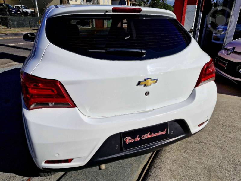 CHEVROLET - ONIX 1.4 MPFI LTZ 8V FLEX 4P MANUAL - 2017/2018 - BRANCA - R$ 63.900,00