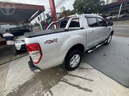 FORD - RANGER 3.2 XLT 4X4 CD 20V DIESEL 4P AUTOMÁTICO - 2013/2014 - PRATA - R$ 115.000,00