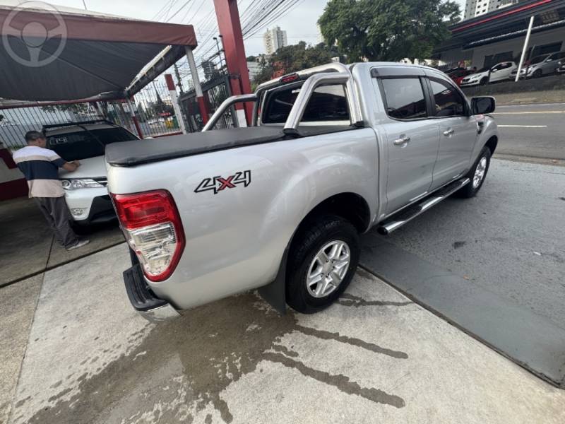 FORD - RANGER 3.2 XLT 4X4 CD 20V DIESEL 4P AUTOMÁTICO - 2013/2014 - PRATA - R$ 115.000,00