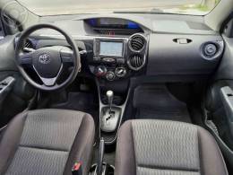 TOYOTA - ETIOS 1.3 X 16V FLEX 4P AUTOMÁTICO - 2018/2019 - BRANCA - R$ 63.900,00