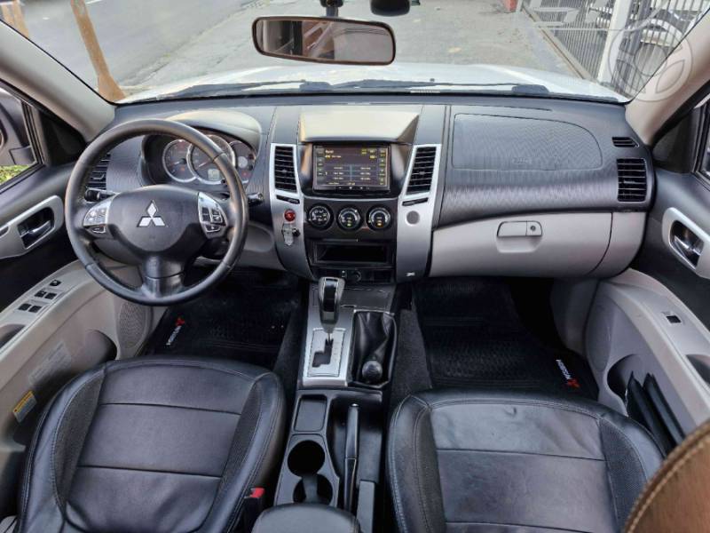 MITSUBISHI - PAJERO DAKAR 3.2 HPE 4X4 7 LUGARES 16V TURBO INTERCOOLER DIESEL 4P AUTOMÁTICO - 2011/2012 - BRANCA - R$ 99.900,00