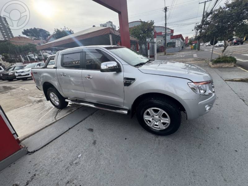 FORD - RANGER 3.2 XLT 4X4 CD 20V DIESEL 4P AUTOMÁTICO - 2013/2014 - PRATA - R$ 115.000,00