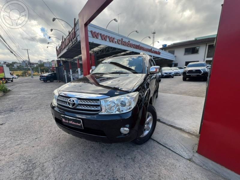 TOYOTA - HILUX SW4 2.7 SR 4X2 16V 4P AUTOMÁTICO - 2010/2010 - PRETA - R$ 98.000,00