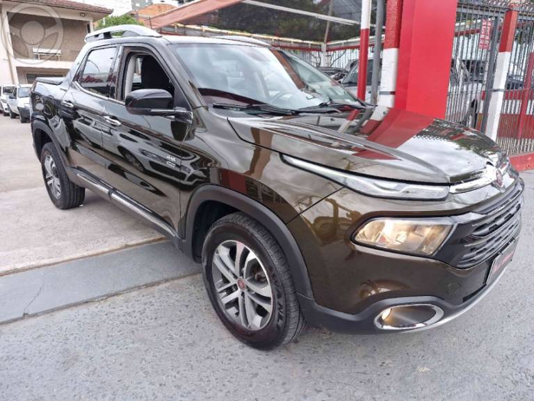 FIAT - TORO 2.0 16V TURBO DIESEL VOLCANO 4WD AUTOMÁTICO - 2016/2017 - MARROM - R$ 95.000,00