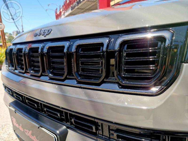 JEEP - COMPASS 2.0 HURRICANE BLACKHAWK 4X4 TURBO 4P AUTOMÁTICO - 2024/2025 - CINZA - R$ 225.000,00