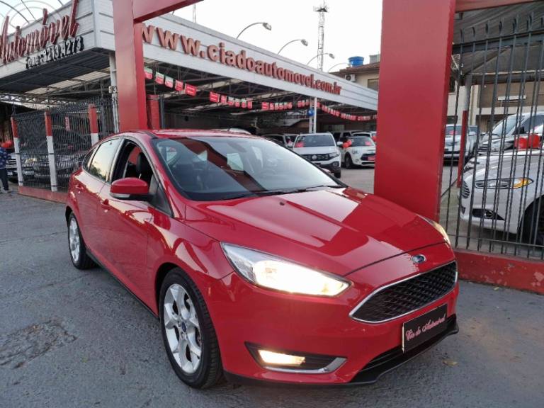 FORD - FOCUS 2.0 SE PLUS 16V FLEX 4P AUTOMÁTICO - 2015/2016 - VERMELHA - R$ 59.800,00