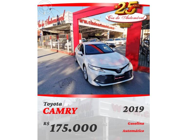 TOYOTA - CAMRY 3.5 XLE V6 24V 4P AUTOMÁTICO - 2018/2019 - BRANCA - R$ 175.000,00