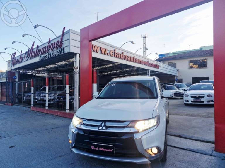 MITSUBISHI - OUTLANDER 2.2 4X4 16V DIESEL 4P AUTOMÁTICO - 2015/2016 - BRANCA - R$ 109.000,00