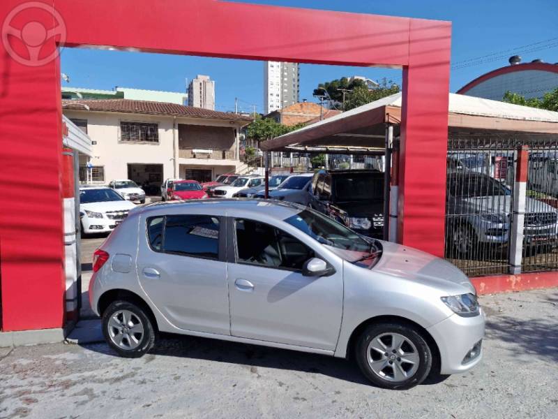RENAULT - SANDERO 1.6 EXPRESSION 8V FLEX 4P MANUAL - 2015/2016 - PRATA - R$ 41.900,00