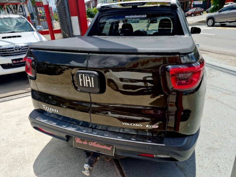 FIAT - TORO 2.0 16V TURBO DIESEL VOLCANO 4WD AUTOMÁTICO - 2016/2017 - MARROM - R$ 95.000,00
