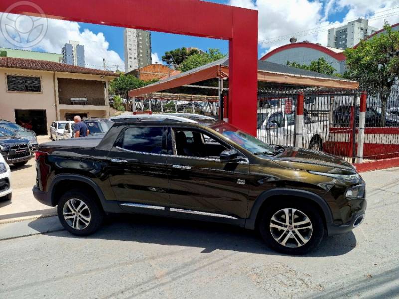 FIAT - TORO 2.0 16V TURBO DIESEL VOLCANO 4WD AUTOMÁTICO - 2016/2017 - MARROM - R$ 95.000,00