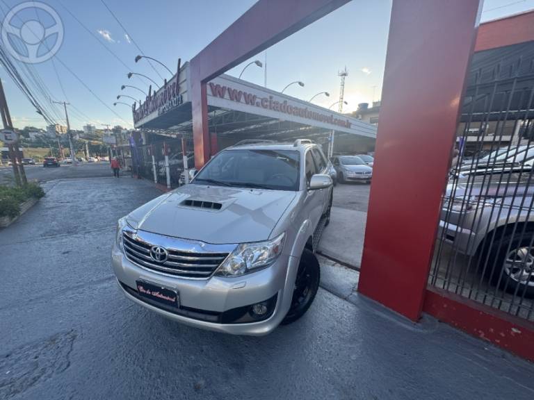 TOYOTA - HILUX SW4 3.0 SRV 4X4 16V TURBO INTERCOOLER DIESEL 4P AUTOMÁTICO - 2012/2013 - CHAMPAGNE - R$ 143.000,00