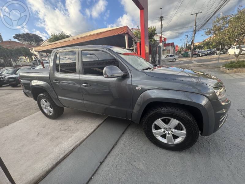 VOLKSWAGEN - AMAROK 2.0 HIGHLINE 4X4 CD 16V TURBO INTERCOOLER DIESEL 4P AUTOMÁTICO - 2016/2017 - CINZA - R$ 136.000,00