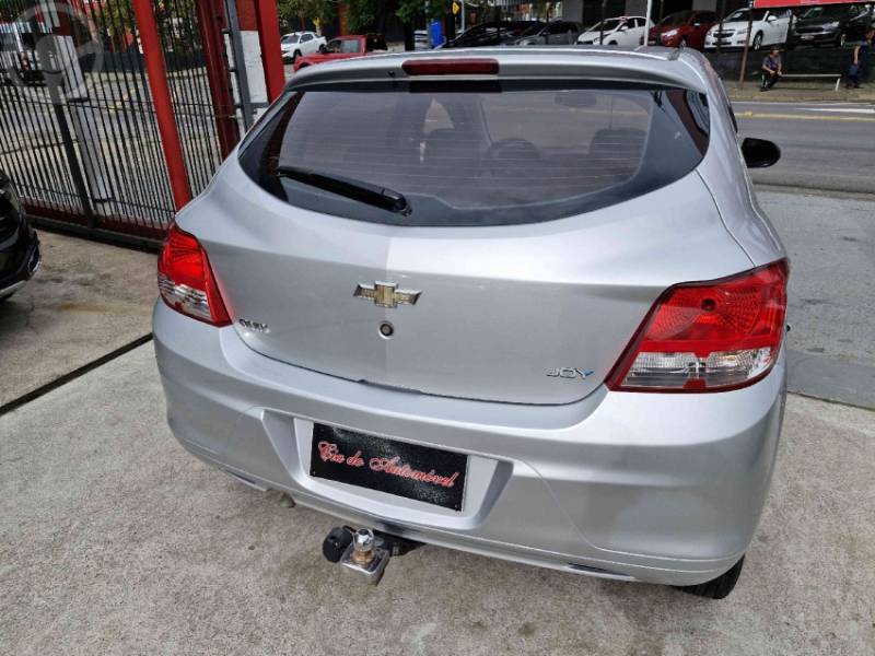 CHEVROLET - ONIX 1.0 MPFI JOY 8V FLEX 4P MANUAL - 2017/2018 - PRATA - R$ 46.900,00