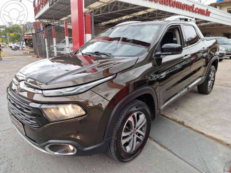 FIAT - TORO 2.0 16V TURBO DIESEL VOLCANO 4WD AUTOMÁTICO - 2016/2017 - MARROM - R$ 95.000,00