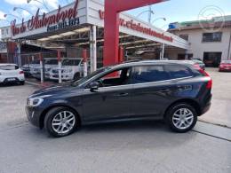 VOLVO - XC60 2.4 D5 MOMENTUM DIESEL AWD 4P AUTOMÁTICO - 2016/2017 - CINZA - R$ 98.000,00