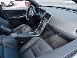 VOLVO - XC60 2.4 D5 MOMENTUM DIESEL AWD 4P AUTOMÁTICO - 2016/2017 - CINZA - R$ 98.000,00