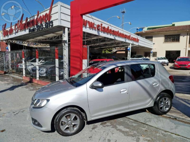 RENAULT - SANDERO 1.6 EXPRESSION 8V FLEX 4P MANUAL - 2015/2016 - PRATA - R$ 41.900,00
