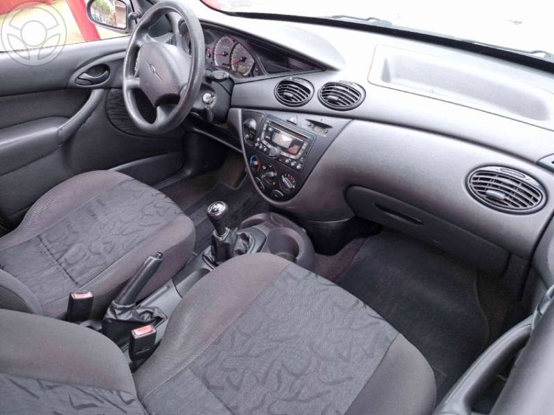 FORD - FOCUS 1.6 GL 8V FLEX 4P MANUAL - 2008/2009 - DOURADA - R$ 29.800,00