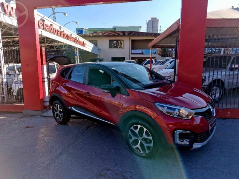RENAULT - CAPTUR 1.6 16V INTENSE BOSE FLEX 4P AUTOMÁTICO - 2020/2021 - BORDO - R$ 88.000,00