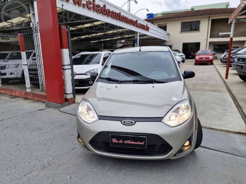 FORD - FIESTA 1.6 ROCAM SEDAN 8V FLEX 4P MANUAL - 2014/2014 - PRATA - R$ 34.900,00