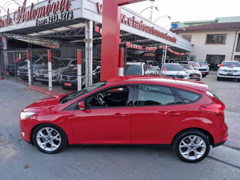 FORD - FOCUS 2.0 SE PLUS 16V FLEX 4P AUTOMÁTICO - 2015/2016 - VERMELHA - R$ 59.800,00