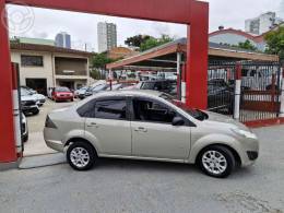 FORD - FIESTA 1.6 ROCAM SEDAN 8V FLEX 4P MANUAL - 2014/2014 - PRATA - R$ 34.900,00