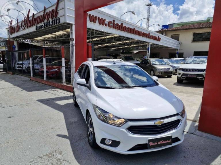 CHEVROLET - ONIX 1.4 MPFI LTZ 8V FLEX 4P MANUAL - 2018/2018 - BRANCA - R$ 67.900,00