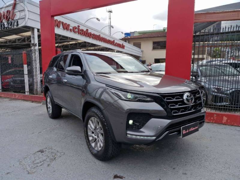 TOYOTA - HILUX SW4 2.8 SRX 4X4 16V TURBO INTERCOOLER DIESEL 4P AUTOMÁTICO - 2021/2022 - CINZA - R$ 309.000,00