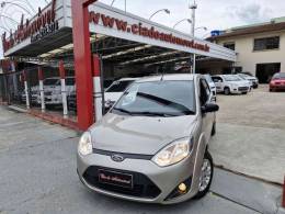 FORD - FIESTA 1.6 ROCAM SEDAN 8V FLEX 4P MANUAL - 2014/2014 - PRATA - R$ 34.900,00