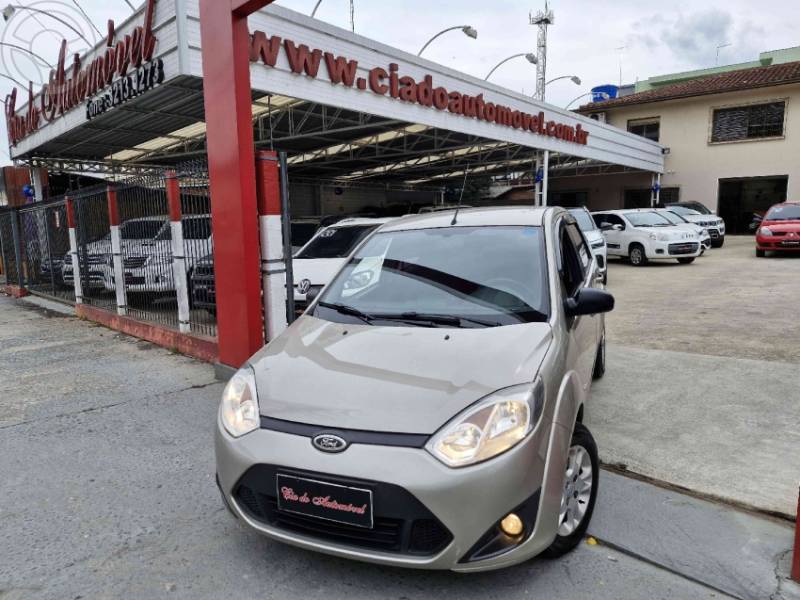 FORD - FIESTA 1.6 ROCAM SEDAN 8V FLEX 4P MANUAL - 2014/2014 - PRATA - R$ 34.900,00