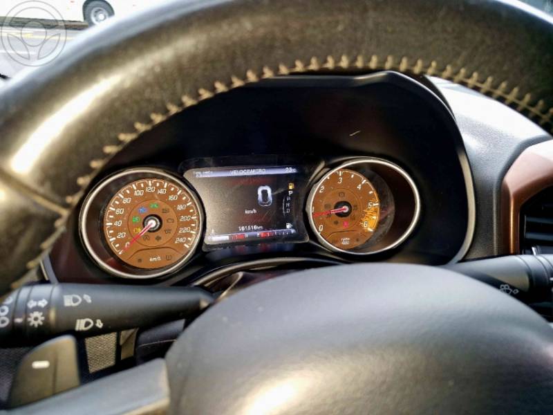 FIAT - TORO 2.0 16V TURBO DIESEL VOLCANO 4WD AUTOMÁTICO - 2016/2017 - MARROM - R$ 95.000,00