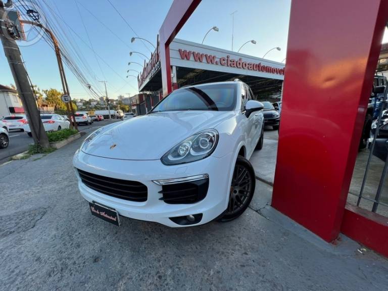 PORSCHE - CAYENNE 3.6 4X4 V6 24V 4P TIPTRONIC - 2017/2018 - BRANCA - R$ 229.000,00