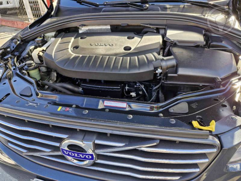 VOLVO - XC60 2.4 D5 MOMENTUM DIESEL AWD 4P AUTOMÁTICO - 2016/2017 - CINZA - R$ 98.000,00