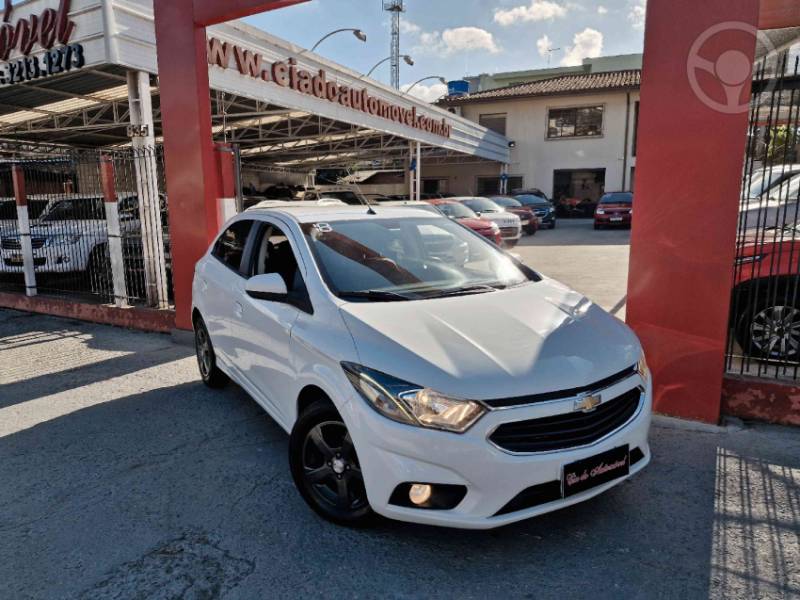 CHEVROLET - ONIX 1.4 MPFI LTZ 8V FLEX 4P MANUAL - 2017/2018 - BRANCA - R$ 63.900,00