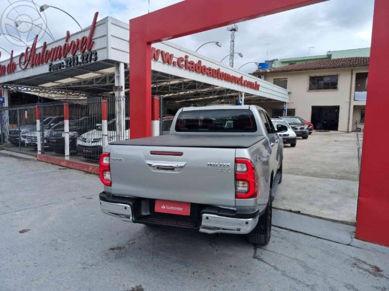 TOYOTA - HILUX 2.8 SRX 4X4 CD 16V DIESEL 4P AUTOMÁTICO - 2022/2022 - CINZA - R$ 249.000,00