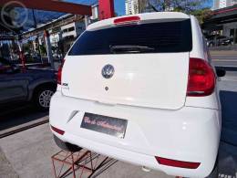 VOLKSWAGEN - FOX 1.0 MI TREND 8V FLEX 4P MANUAL - 2012/2013 - BRANCA - R$ 37.900,00