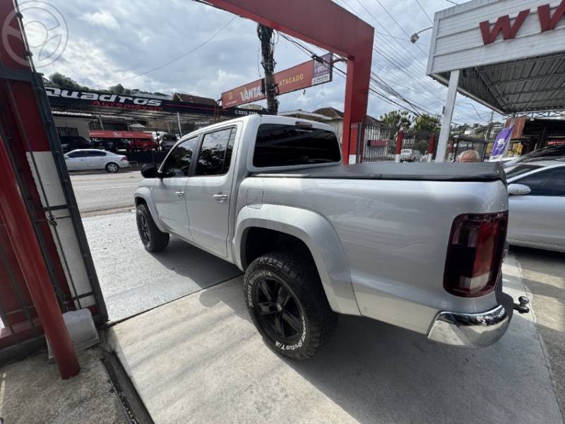 VOLKSWAGEN - AMAROK 2.0 HIGHLINE 4X4 CD 16V TURBO INTERCOOLER DIESEL 4P AUTOMÁTICO - 2017/2018 - PRETA - R$ 154.000,00