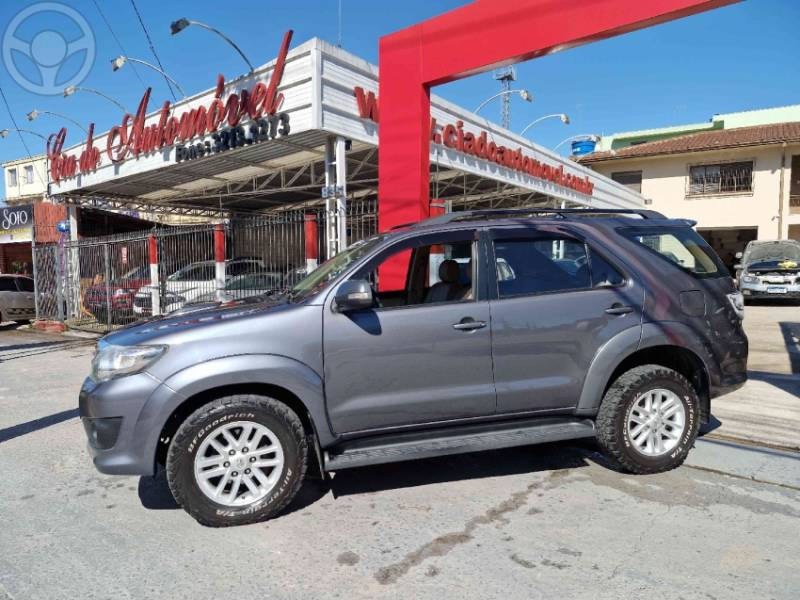 TOYOTA - HILUX SW4 3.0 SRV 4X4 16V TURBO INTERCOOLER DIESEL 4P AUTOMÁTICO - 2014/2014 - CINZA - R$ 149.000,00