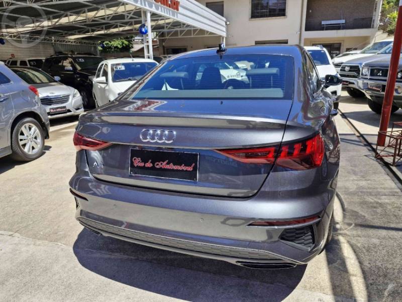 AUDI - A3 2.0 TFSI PERFORMANCE BLACK SEDAN 4P AUTOMÁTICA - 2022/2023 - CINZA - R$ 216.000,00