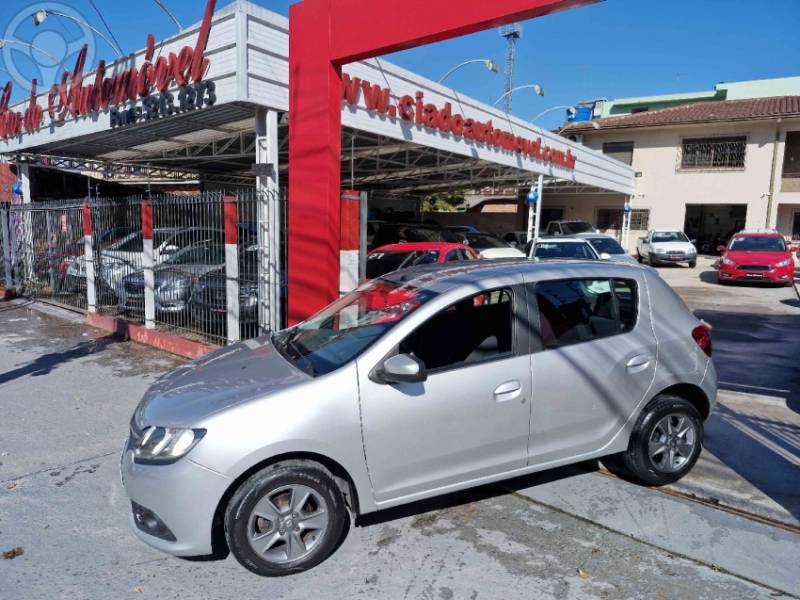 RENAULT - SANDERO 1.6 EXPRESSION 8V FLEX 4P MANUAL - 2015/2016 - PRATA - R$ 41.900,00