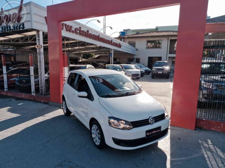 VOLKSWAGEN - FOX 1.0 MI TREND 8V FLEX 4P MANUAL - 2012/2013 - BRANCA - R$ 37.900,00
