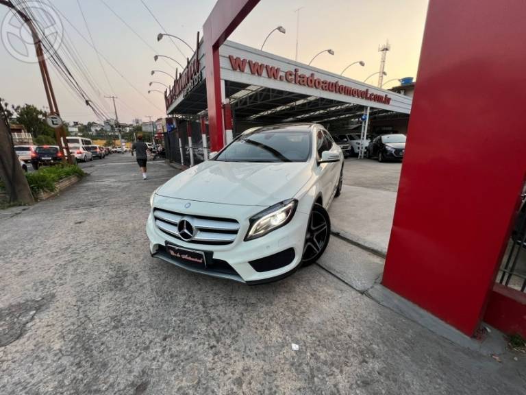 MERCEDES-BENZ - GLA 250 2.0 16V TURBO SPORT 4P AUTOMÁTICO - 2015/2015 - BRANCA - R$ 139.000,00