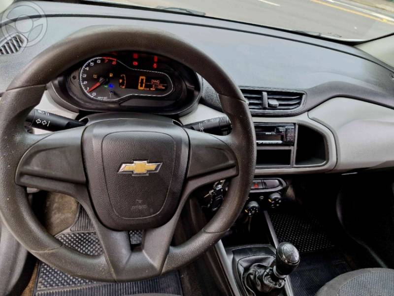CHEVROLET - ONIX 1.0 MPFI JOY 8V FLEX 4P MANUAL - 2017/2018 - PRATA - R$ 46.900,00