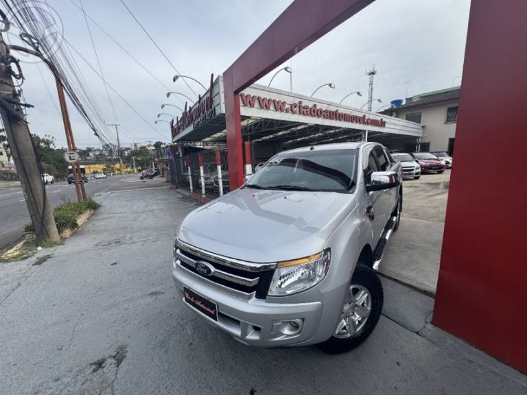 FORD - RANGER 3.2 XLT 4X4 CD 20V DIESEL 4P AUTOMÁTICO - 2013/2014 - PRATA - R$ 115.000,00