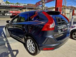 VOLVO - XC60 2.4 D5 MOMENTUM DIESEL AWD 4P AUTOMÁTICO - 2016/2017 - CINZA - R$ 98.000,00