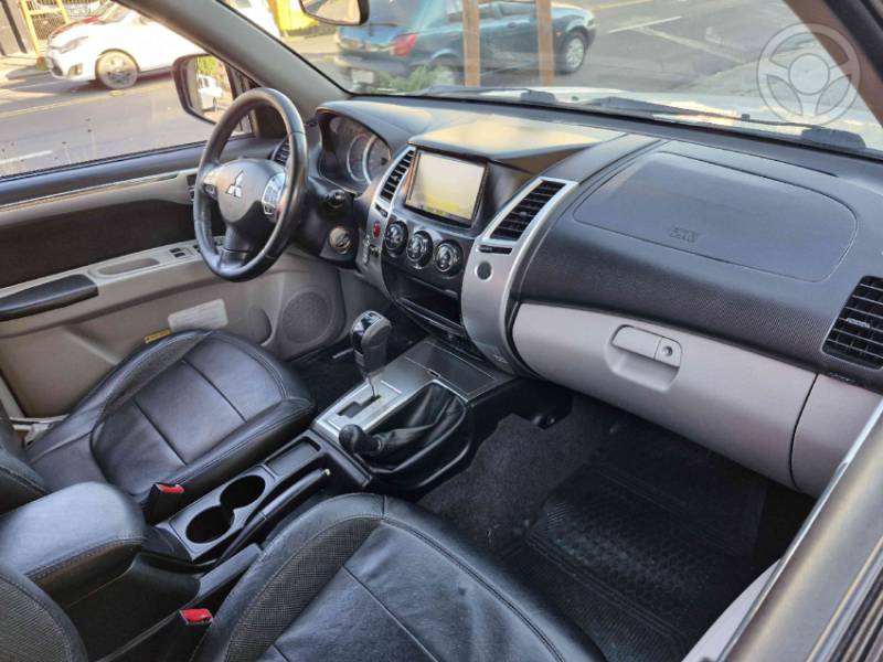 MITSUBISHI - PAJERO DAKAR 3.2 HPE 4X4 7 LUGARES 16V TURBO INTERCOOLER DIESEL 4P AUTOMÁTICO - 2011/2012 - BRANCA - R$ 99.900,00