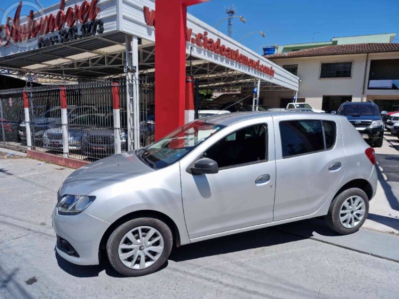 RENAULT - SANDERO 1.0 AUTHENTIQUE 16V FLEX 4P MANUAL - 2014/2015 - PRATA - R$ 37.900,00