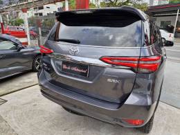 TOYOTA - HILUX SW4 2.8 SRX 4X4 16V TURBO INTERCOOLER DIESEL 4P AUTOMÁTICO - 2021/2022 - CINZA - R$ 299.900,00